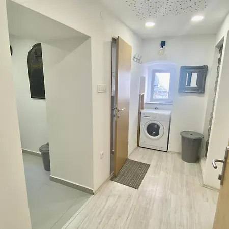 Main Street Dutch Vintage Apartman *
