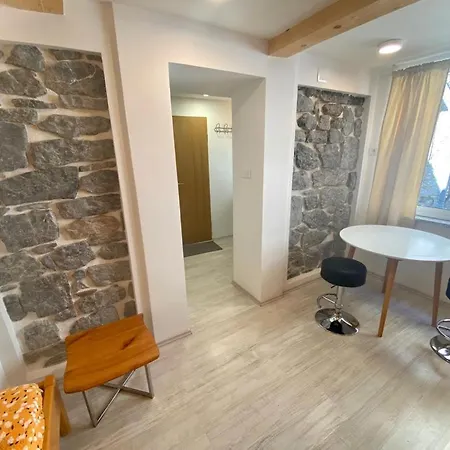 Main Street Dutch Vintage Apartman *
