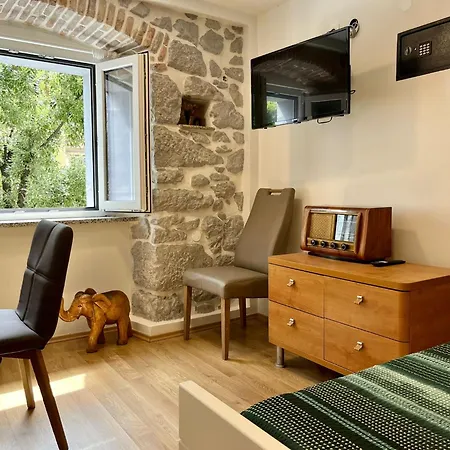 Main Street Dutch Vintage Apartman *