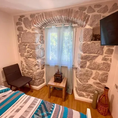 Main Street Dutch Vintage Apartman *