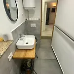 Main Street Dutch Vintage Apartment *