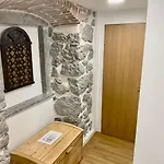 Main Street Dutch Vintage Apartment Rijeka