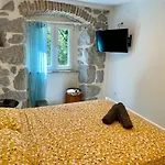 Main Street Dutch Vintage Apartment Rijeka