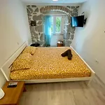 Main Street Dutch Vintage Apartment Rijeka