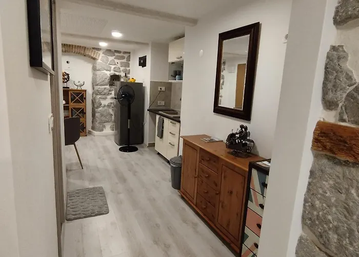 Main Street Dutch Vintage Apartment