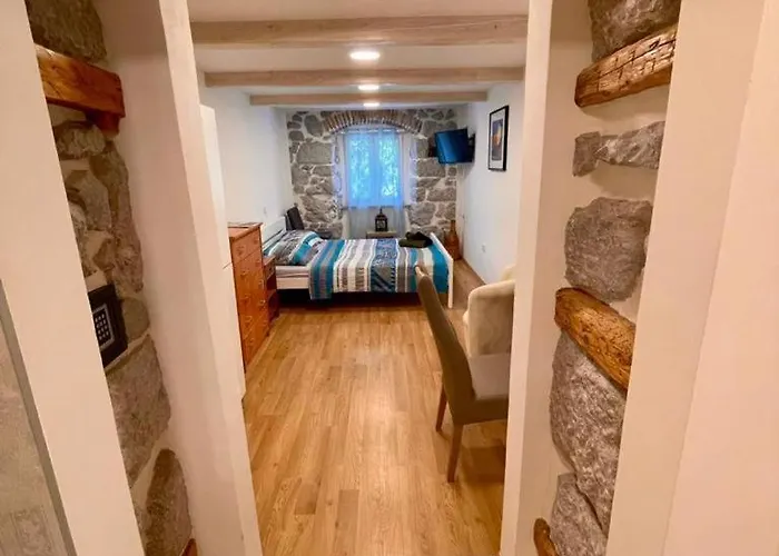 Main Street Dutch Vintage Apartment Rijeka