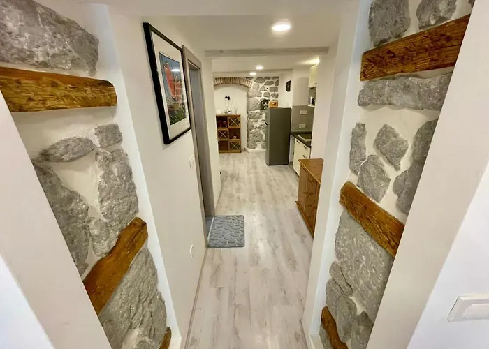Main Street Dutch Vintage Apartment